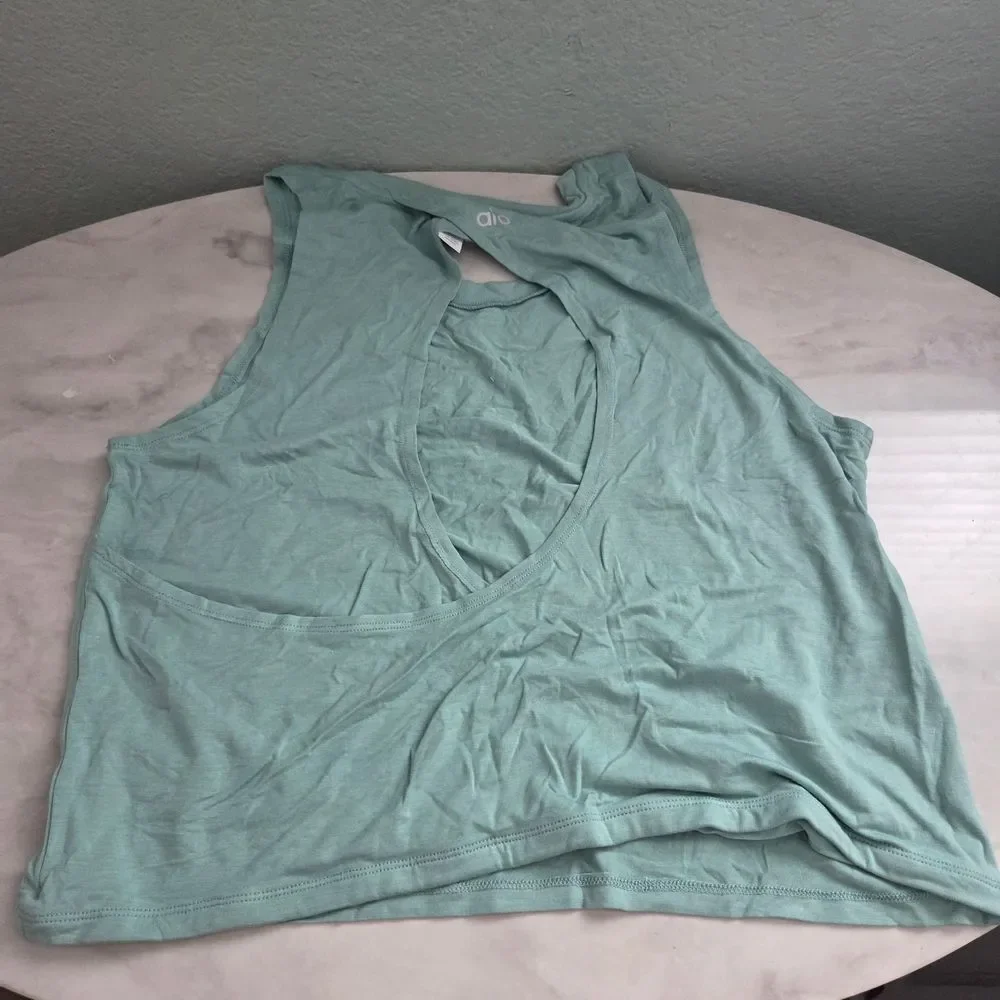 Alo Yoga Central Tank In Color Moss Size XS